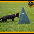 Namiot, obiegówka mini, wysokość 100cm, zielony, zdjęcie namiotu z psem podczas szkolenia
